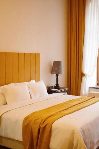 Отель Octava Boutique Hotel Тбилиси Улучшенный номер с кроватью размера «king-size»-3